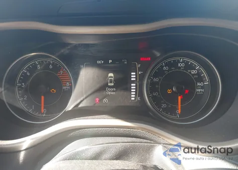 2016 Jeep Cherokee Latitude z USA, uszkodzony, nr VIN 1C4PJMCS2GW182887